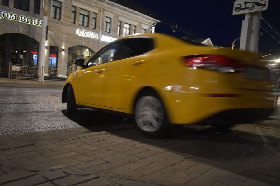 “Меньше, чем за 300 не вожу”: таксисты продолжают унижать костромичей