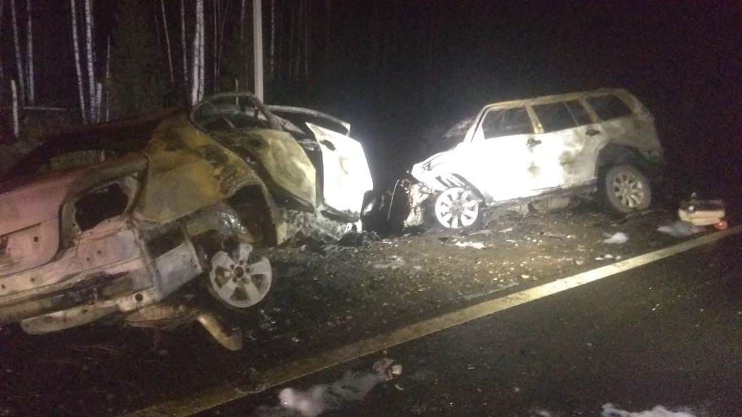 Двое костромичей сгорели заживо в BMW на трассе