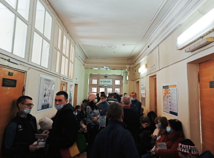Депздрав прокомментировал огромные очереди в детских поликлиниках Костромы