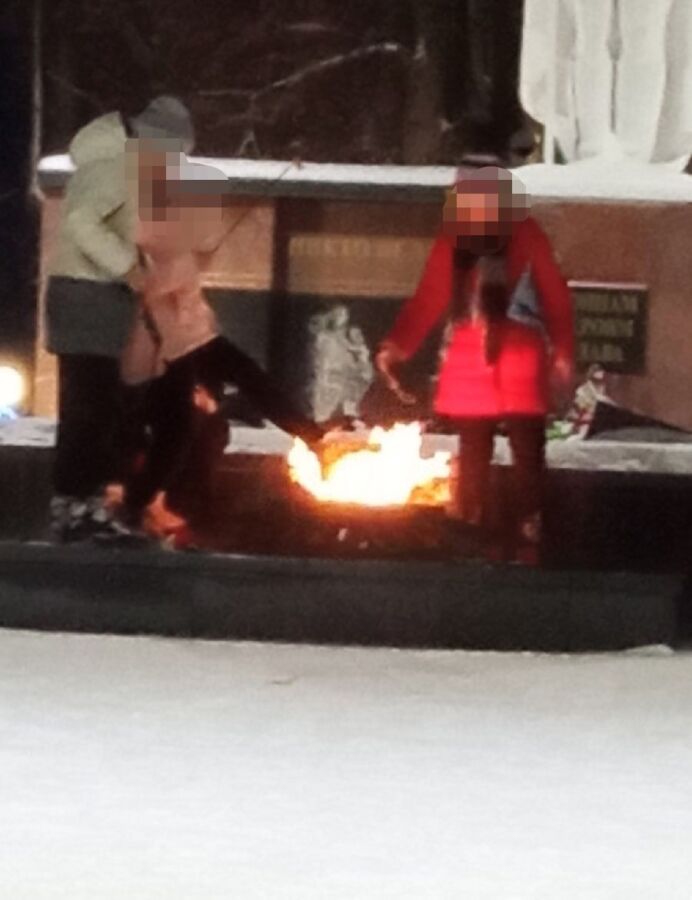 Мемориал — это не мангал: костромские дети жарили сосиски на Вечном огне