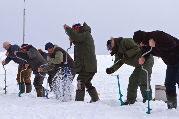 Костромские рыбанки спасают древнее озеро