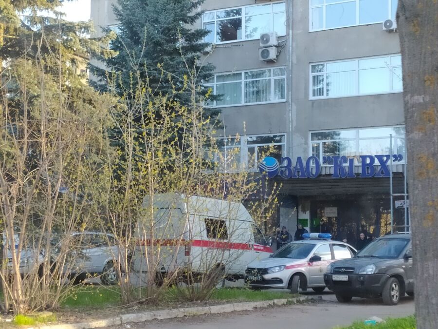Все спецслужбы стянулись на улицу Калиновскую из-за сообщения о бомбе