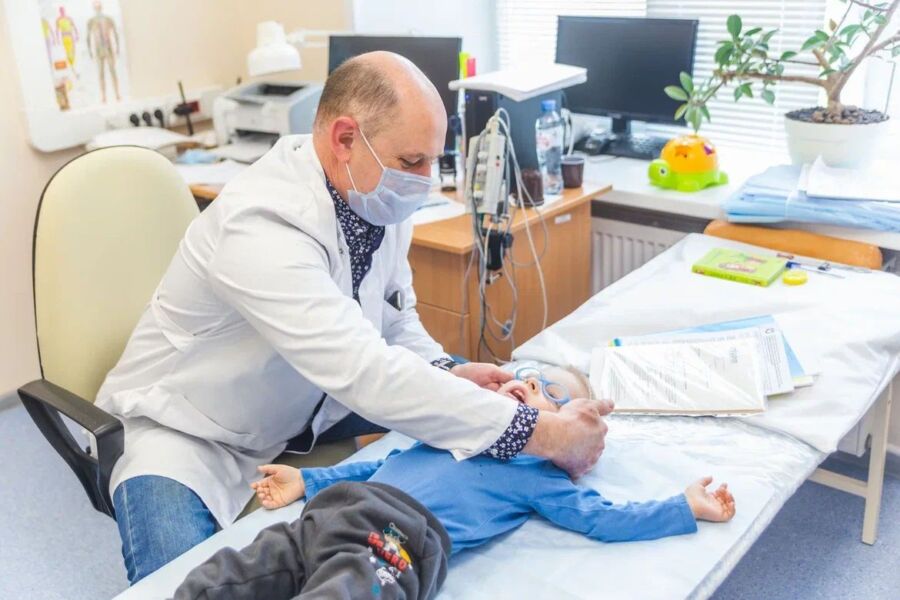 Лучшие врачи страны приехали в Кострому ради помощи маленьким детям с тяжелыми заболеваниями