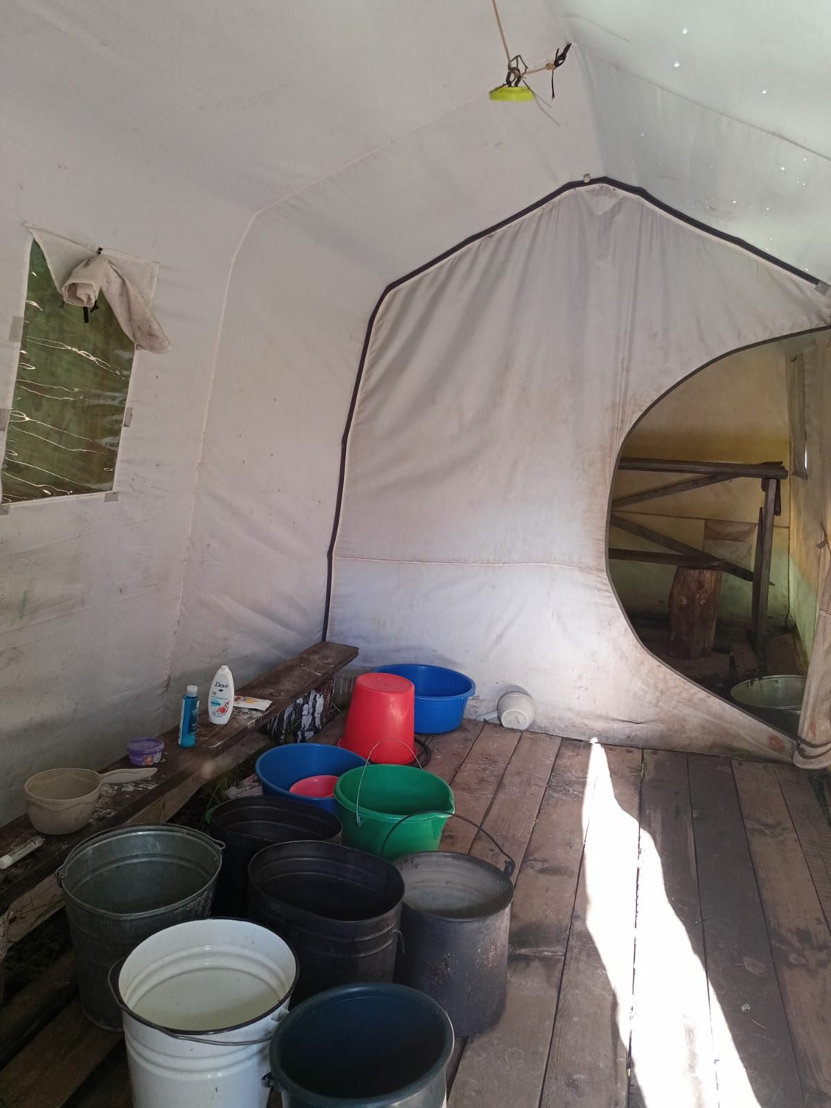 Скандал: под Костромой нашли детский лагерь без нормального душа, туалета и с непонятной едой