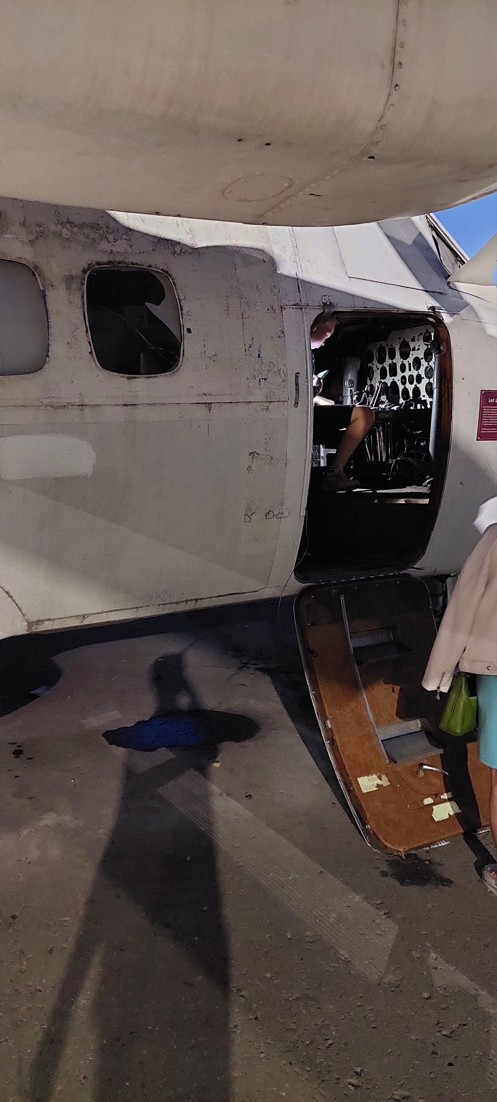 Коварные осквернители: неизвестные сломали самолет в Костроме