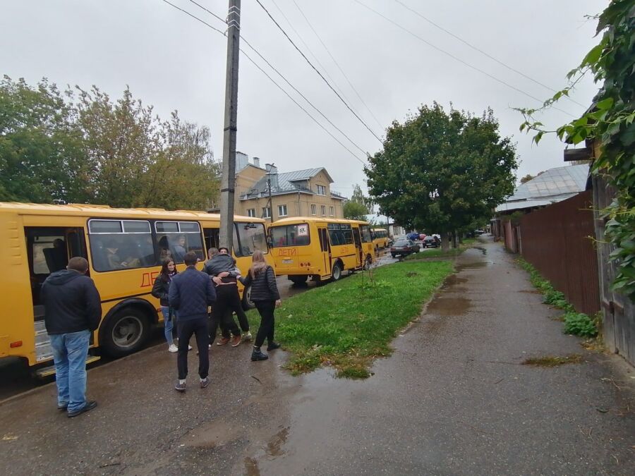 Мобилизованных вологжан массово везут в Кострому