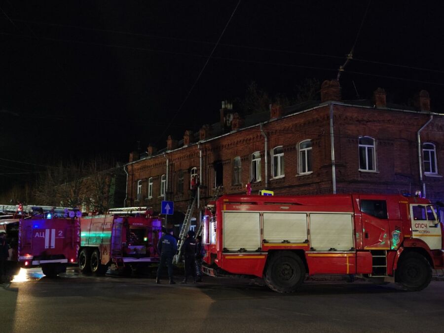 Одного человека госпитализировали после пожара в центре Костромы