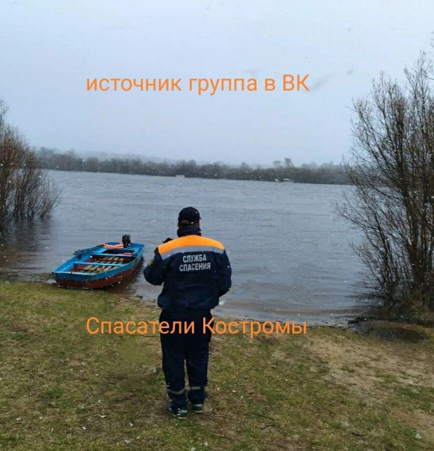 Отказал мотор: беспомощный рыбак оказался один посреди Костромского разлива